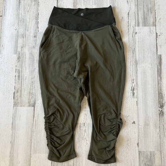 lululemon leggings size 8 Cropped Sunset Salutation Green Animal Print Waist - Picture 4 of 12